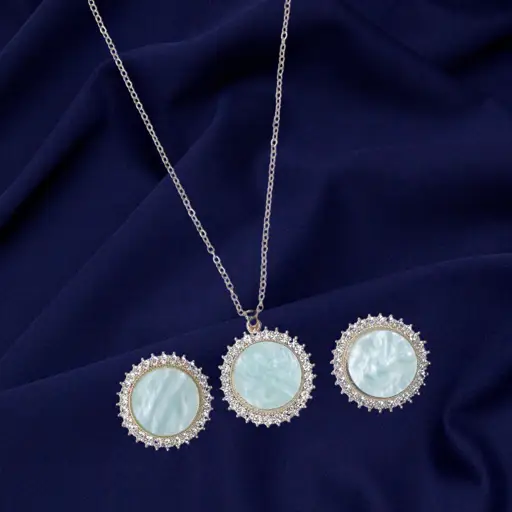 Stone pendant set