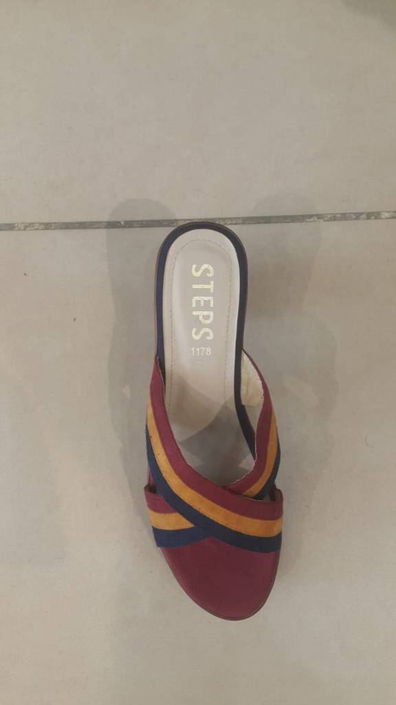 multi shade strip chappals1